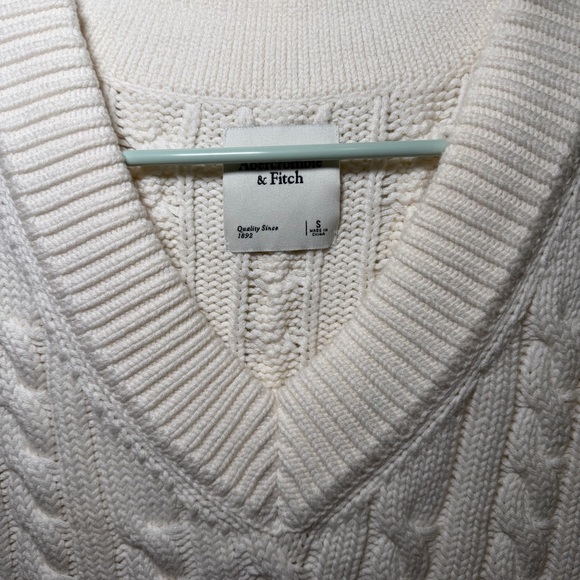Abercrombie & Fitch White V-Neck Sweater Vest - Picture 3 of 4